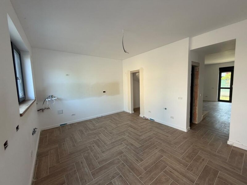 Mogosoaia, casa la cheie, toate utilitatile.